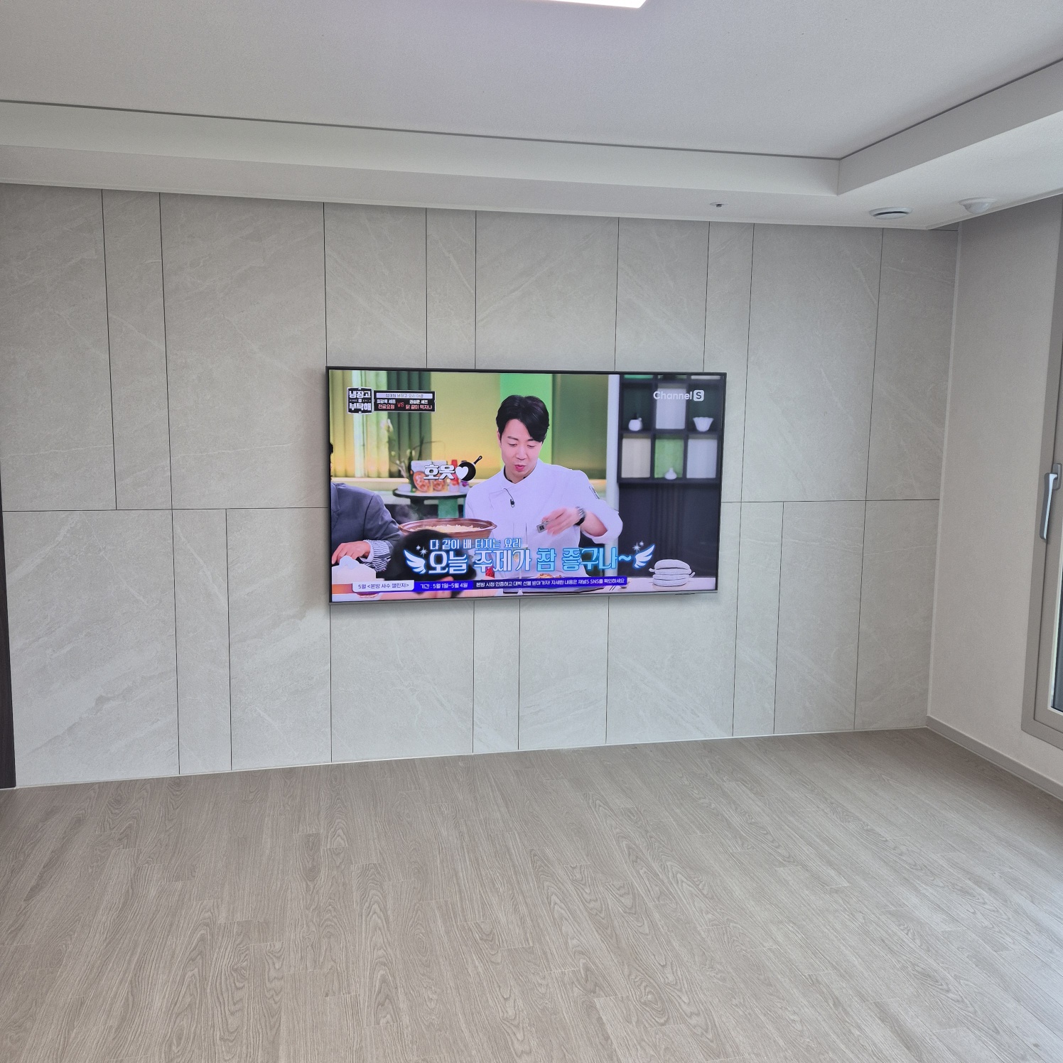 벽걸이TV 주변기기와 TV선정리